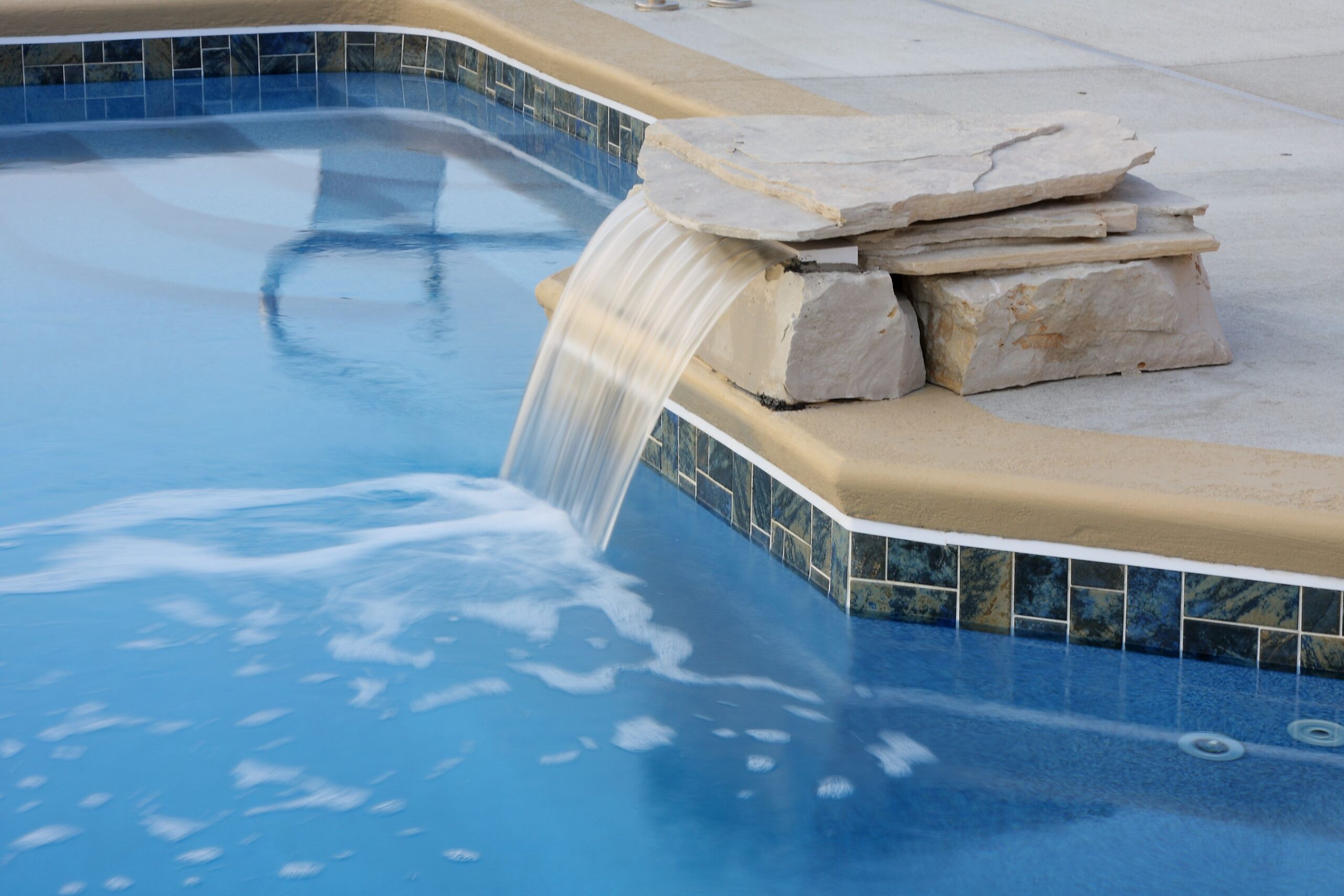 Sheer descent water feature