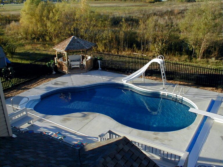 Vinyl Liner in ground pool with waterslide