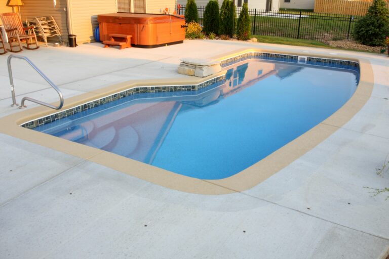 Fiberglass pool by Aquarius Pools and Spas